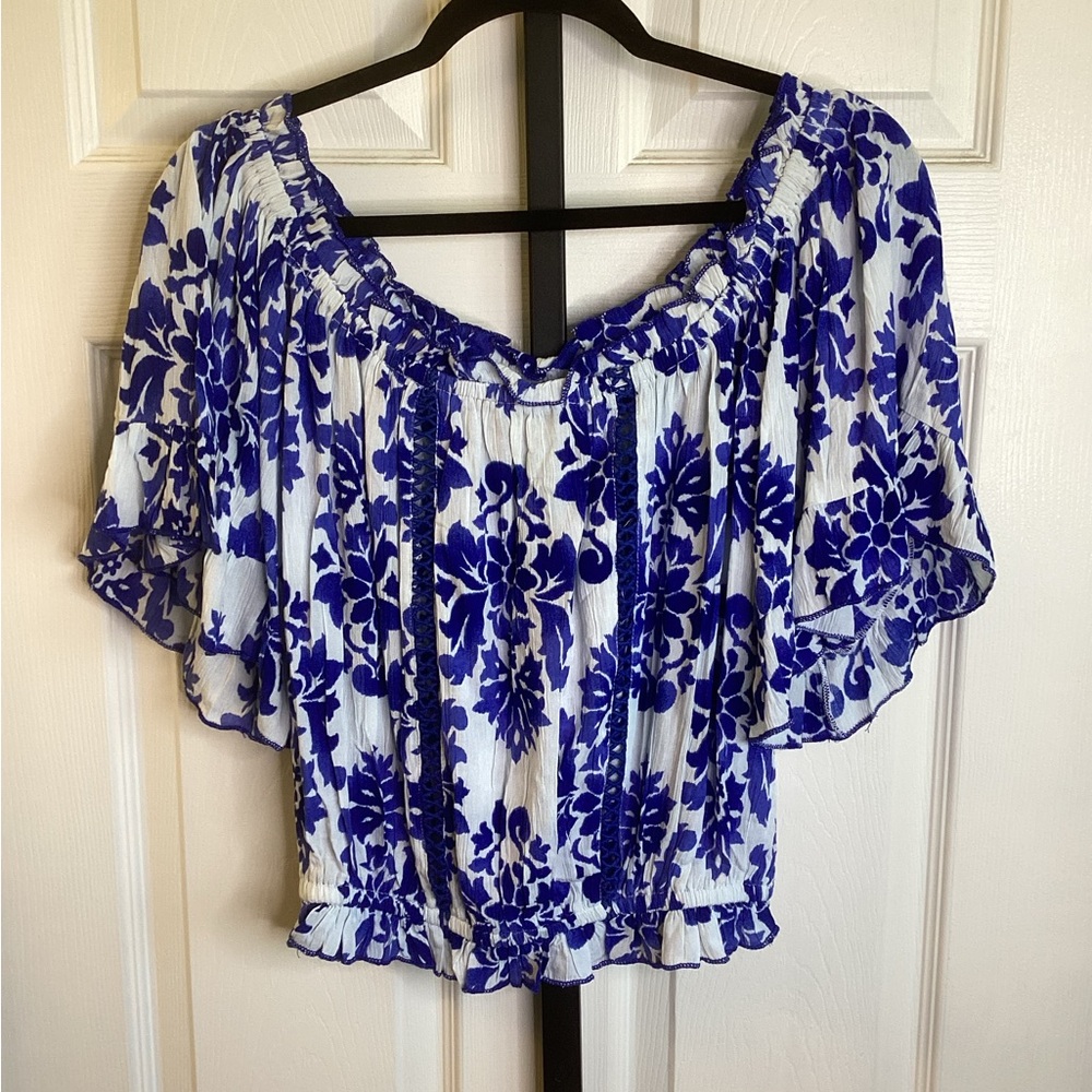 Band of the Free Blue Floral Peasant Style Blouse, size Medium, NWT